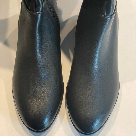 Women's Black Knee-High Boots - Picture 7 of 9